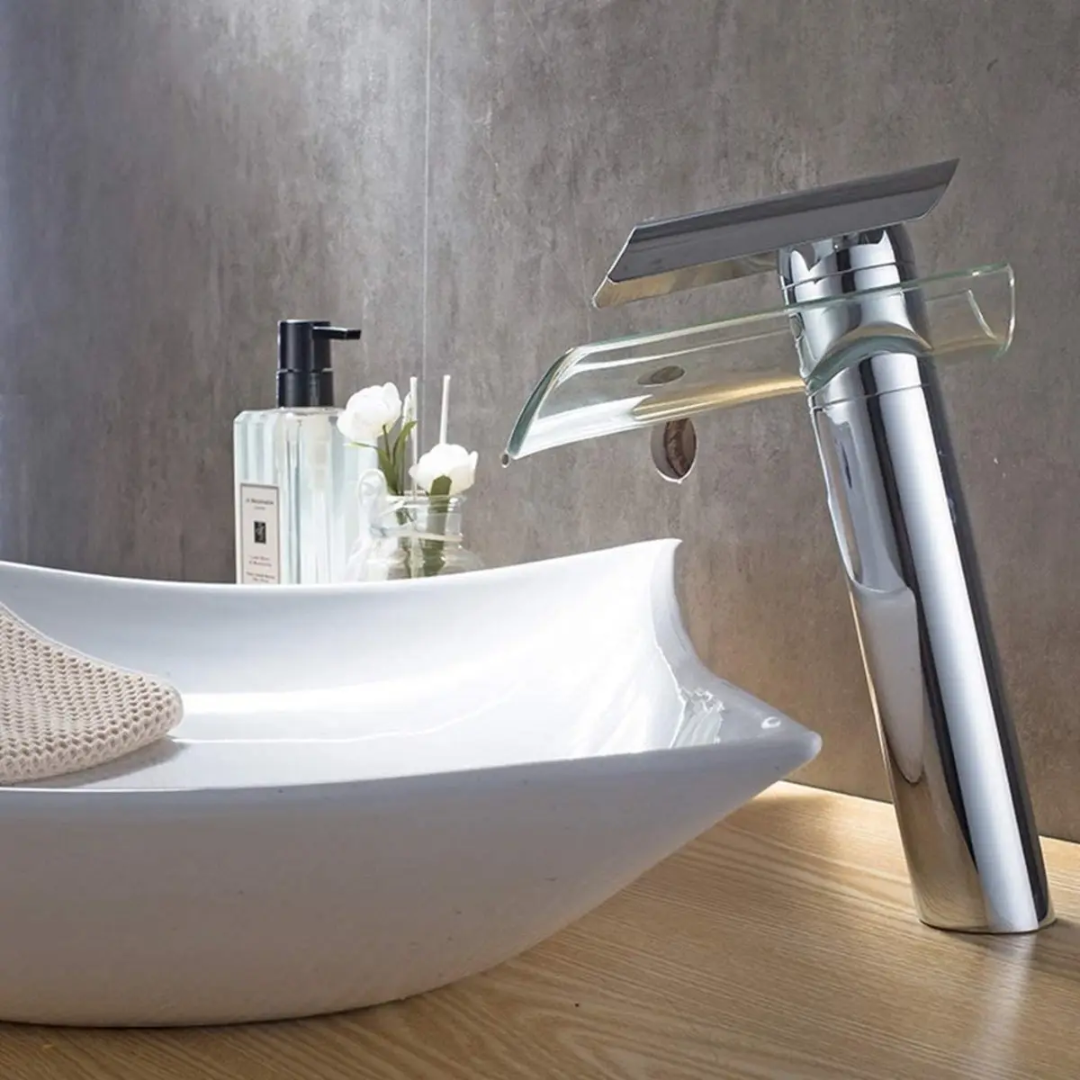 Grifería Cascada de Lujo: Elegancia Cristalina para Proyectos Exclusivos